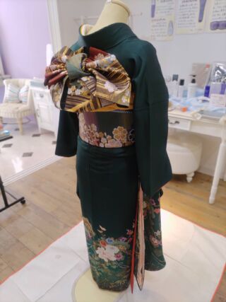 ✂　朝練　✂

今日から手慣らしのために
朝練習を始めます。

アシスタント時代から、朝が１番集中できます。

振袖には久し振りで触ったためか
めっちゃ楽しかったです🌝

#プライベートサロン#個室サロン#HerbMagic#ハーブマジック#頭皮洗浄#ハーブカラー#予防美容サロン#白髪予防#薄毛予防#抜け毛予防#明石着付け#明石ヘアセット#明石大久保ヘアセット#LOUVREDO#ルーヴルドー#インナーエステメルモ#50代頭皮ケア #40代頭皮ケア #インフラメイジング